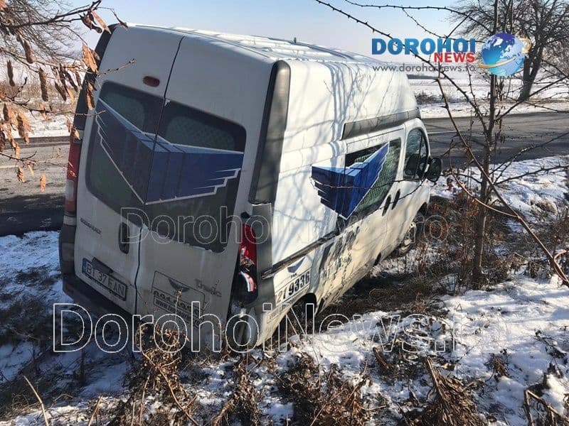 Accident la Saucenița! Bărbat rănit după impactul dintre o autoutilitară și un autoturism - FOTO