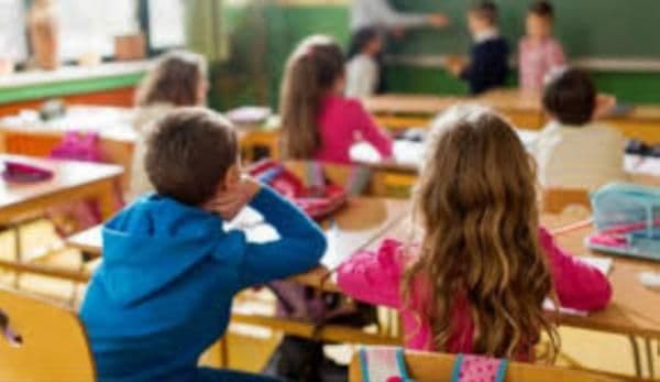 Elevii încep școala. Când e următoarea vacanță
