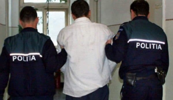 Bărbat de 46 de ani, reţinut pentru furt şi tentativă la tâlhărie