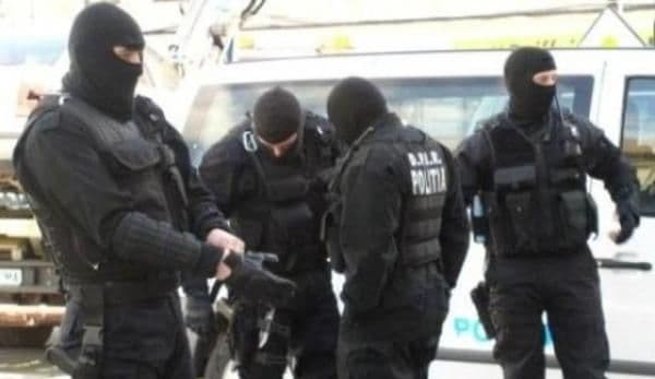 Percheziții la Pomîrla: Ce au găsit polițiștii în urma descinderilor!