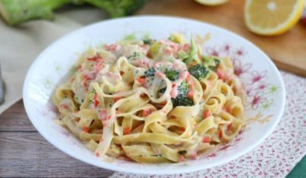 Tagliatelle cu somon și broccoli