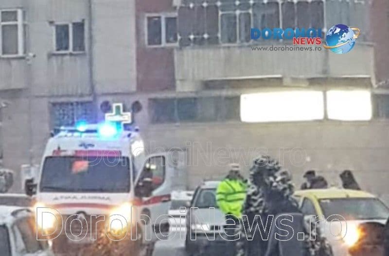 Accident în centrul municipiului Dorohoi! Un tânăr de 20 de ani a ajuns la spital - FOTO
