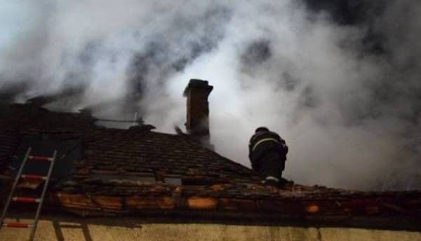 Două familii din Botoșani au rămas fără acoperiș deasupra capului, în plină iarnă!