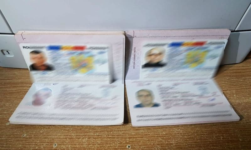 Cărţi de identitate false, descoperite la controlul de frontieră din Vama Stânca