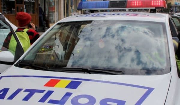 S-a ales cu dosar penal la 28 de ani. Șofer din Dorohoi prins cu numere de înmatriculare expirate în trafic
