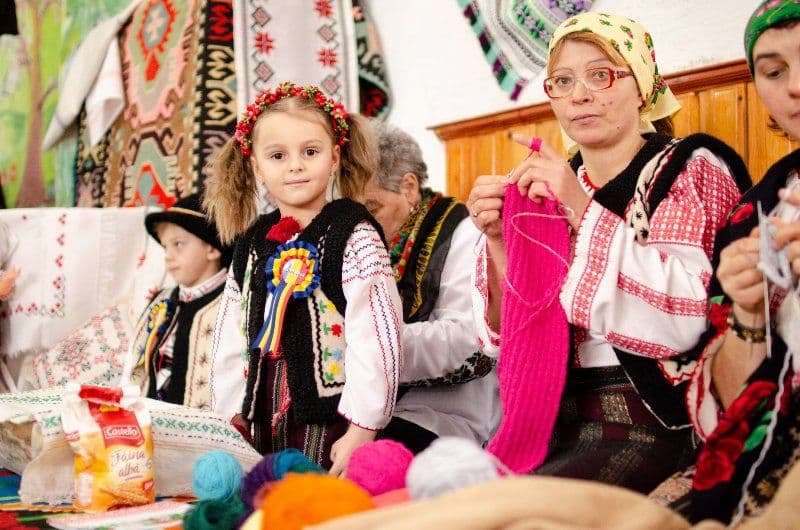 Tradiția continuă: Şezătoare la Căminul Cultural din Vârfu Câmpului – FOTO