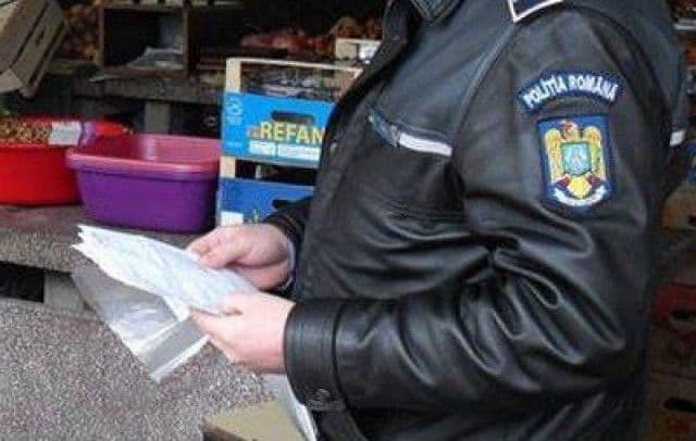 Bunuri contrafăcute confiscate de polițiști