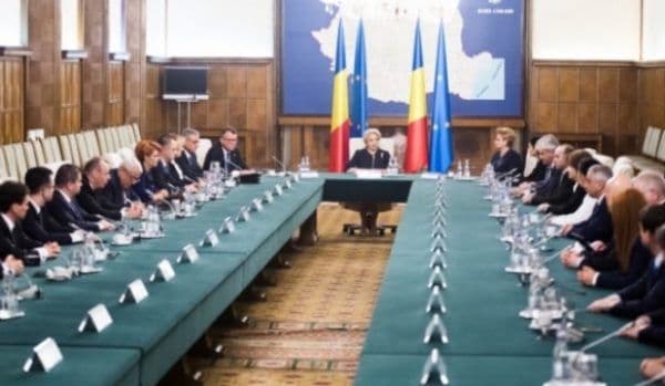 VOUCHERE DE VACANŢĂ de 1450 lei şi indemnizaţie de hrană de 4160 lei. Ce se întâmplă cu salariile şi pensiile în 2019