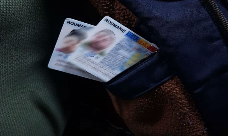 Cărţi de identitate false, descoperite la controlul de frontieră din Vama Stânca