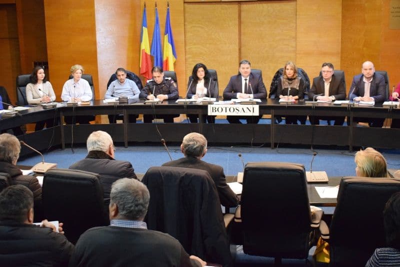 Secretarii Unităţilor Administrativ-Teritoriale din judeţ, întâlnire cu şefi de deconcentrate şi cu juriştii Instituţiei Prefectului
