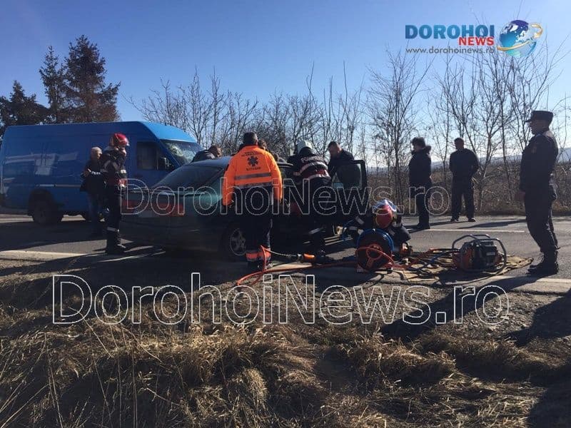 Accident la Brăești! Două persoane rămase încarcerate după impactul dintre o autoutilitară și un autoturism – VIDEO / FOTO