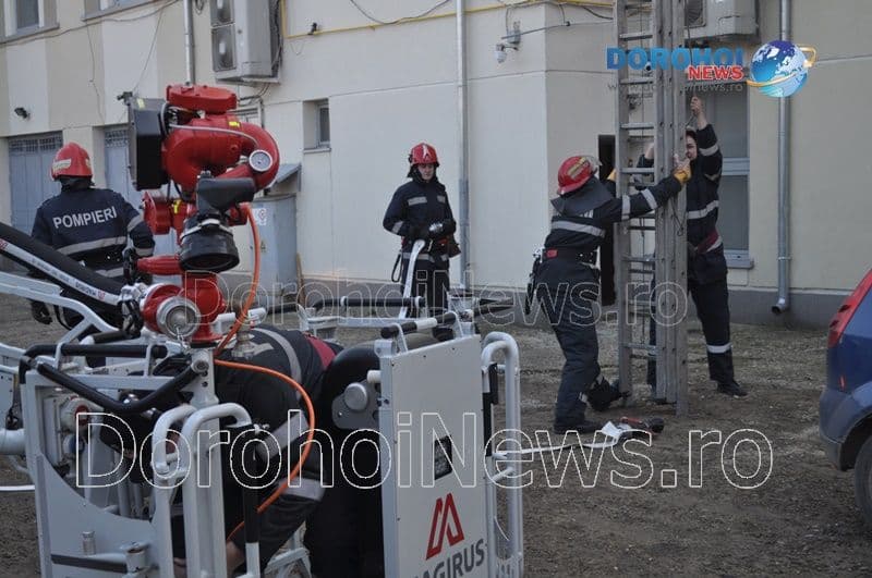 Incendiu la sediul BCR Dorohoi: Exercițiu de amploare a pompierilor – VIDEO / FOTO