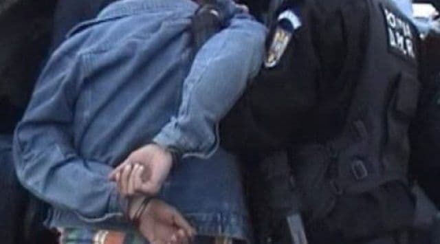 Tineri reținuți pentru 24 de ore după ce au tâlhărit un bărbat