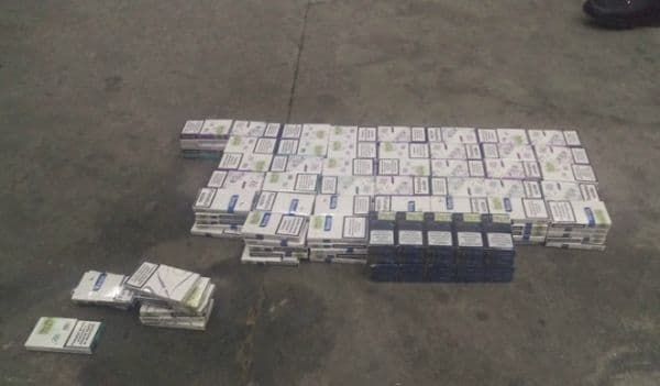Ţigări de contrabandă confiscate de la o femeie de 50 din Suharău, aflată ca pasageră într-un autoturism
