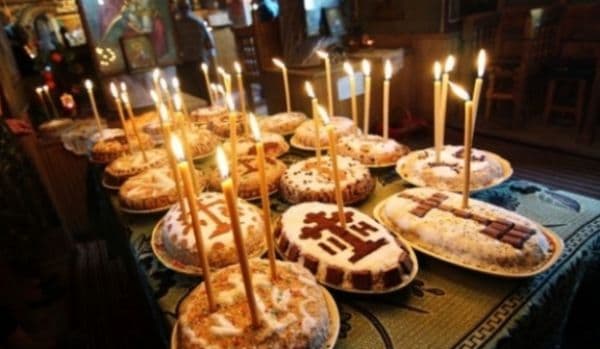 Moșii de iarnă. Tradiții și obiceiuri. Ce se dă de pomană în sâmbăta morților