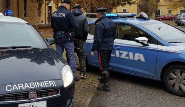 Româncă bătută până la leșin pe o stradă din Italia