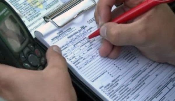 Trei bărbați care vindeau lenjerii de pat prin sate, amendați de polițiștii din Dorohoi