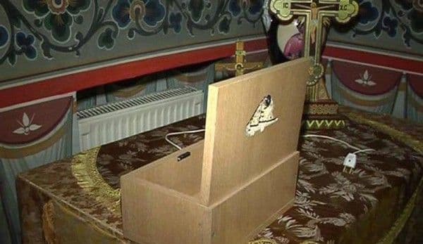 Unde te poate duce nevoia de bani. Un tânăr a furat 15 lei din cutia milei
