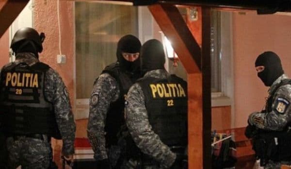 Percheziţii la Săveni şi Avrămeni. Ţigări de contrabandă confiscate de poliţişti