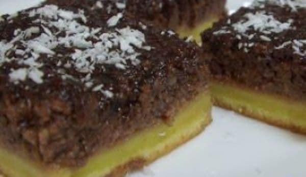 Prăjitură cu cremă de nucă și rom
