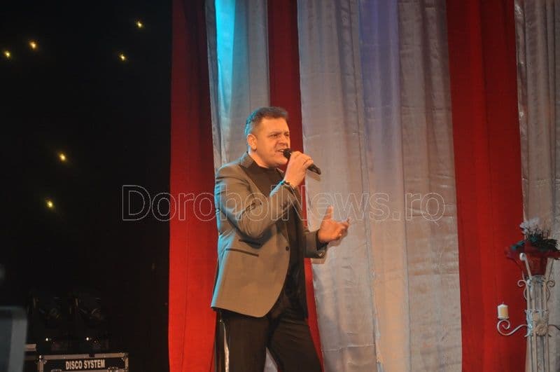 Recital spectaculos oferit de Ovidiu Komornyik în cea de-a doua seară a festivalului „Mărțișor Dorohoian” 2019 - FOTO