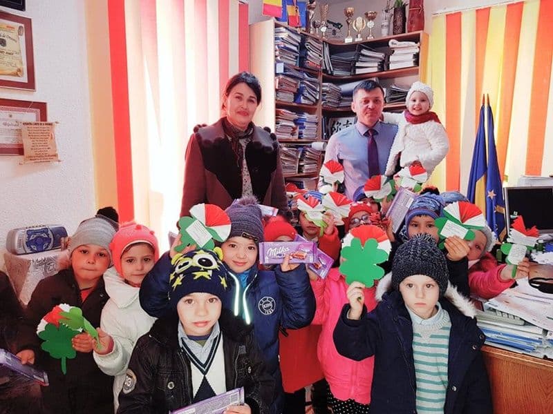 Mărțișoare și zâmbete de copii la Primăria comunei Ibănești - FOTO
