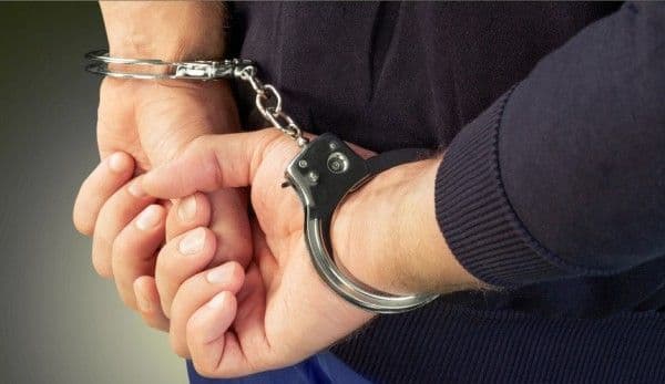 Tânăr de 25 de ani reţinut pentru mai multe infracțiuni. A furat o mașină, bani dintr-o biserică și a distrus mai multe încăperi