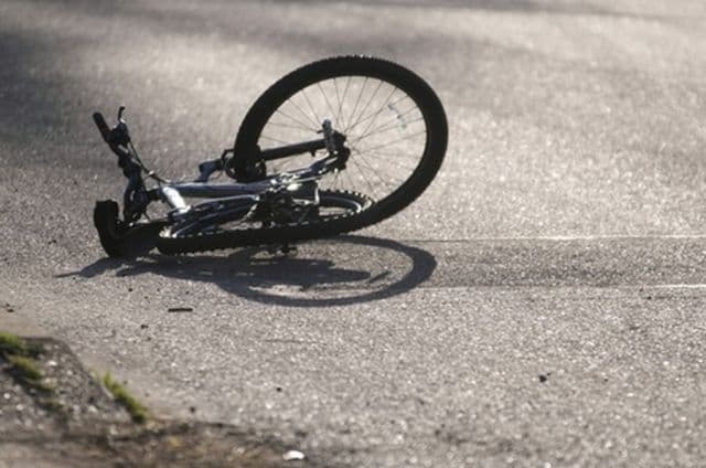 Biciclist din Dorohoi ajuns la spital după ce a căzut pe carosabil