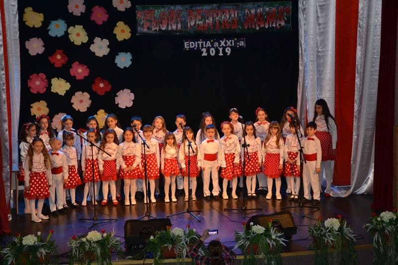 Concertul omagial „Flori pentru mama” 2019 – Prima parte: muzică ușoară și dans modern - FOTO