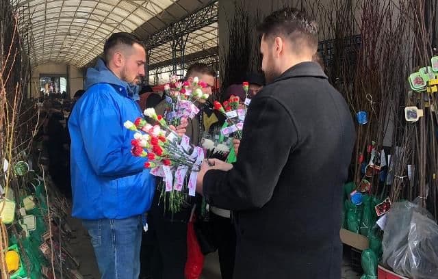 Organizația ALDE Dorohoi a început primăvara cu un zâmbet alături de cetățenii municipiului - FOTO