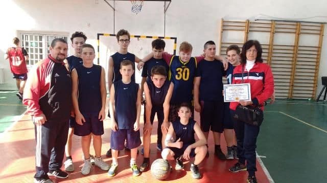 Școala Gimnazială „Cornerstone” Dorohoi: Campioni la baschet