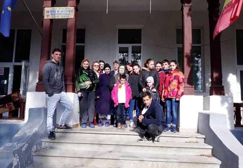Proiect educațional „ÎN DAR UN MĂRȚIȘOR” parteneriat Școala Profesională Specială „Ion Pillat” Dorohoi și Unitatea de Asistență Medico-Socială Suharău
