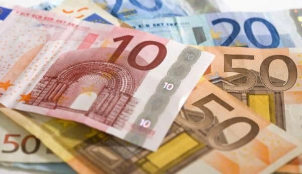 Se dau bani de la stat. Sute de mii de români vor primi cate 1.000 de euro!