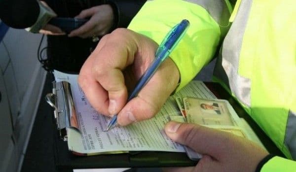 Bărbat reţinut pentru conducere cu permisul suspendat