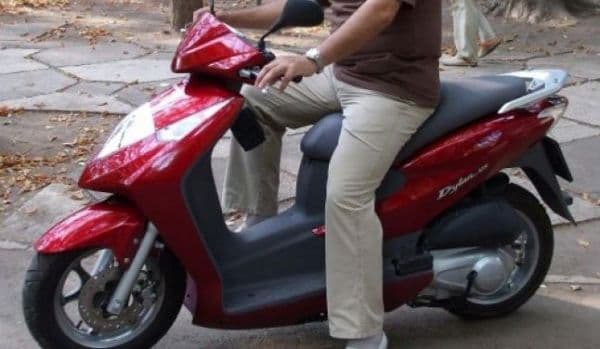 Minor fără permis de conducere depistat în trafic cu un motoscuter neînregistrat