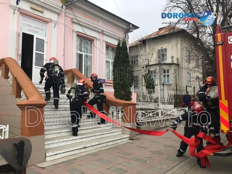 Incendiu la Clubul Copiilor Dorohoi: Exercițiu al pompierilor dorohoieni – VIDEO/FOTO
