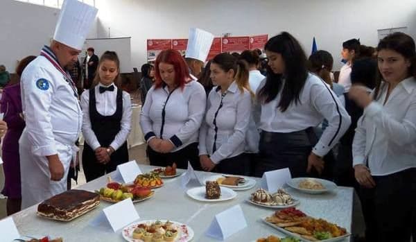 Inspirație și bun gust în arta culinară, la Liceul Tehnologic „Alexandru Vlahuță” Șendriceni