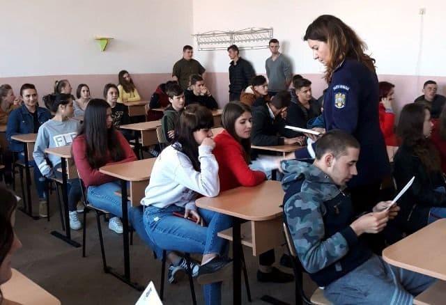 Activităţi preventive în rândul elevilor din Dorohoi și Pomîrla