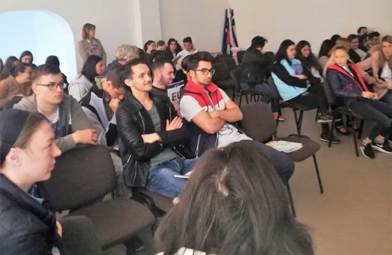 „Aleg conștient. Siguranța pe Internet în preocupările Uniunii Europene” întâlnire cu elevii Liceului „Regina Maria” din Dorohoi - FOTO