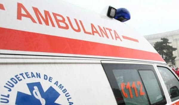 Doi minori de 3 și 5 ani din Dorohoi răniți într-un accident produs chiar de mama lor
