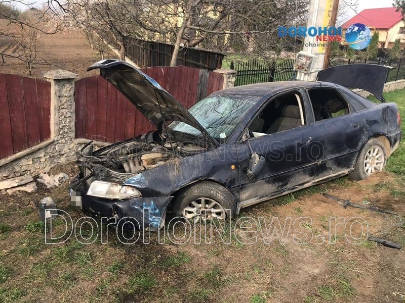 Accident grav la Dorohoi! Copil ajuns de urgență la spital după ce o mașină a părăsit partea carosabilă - FOTO