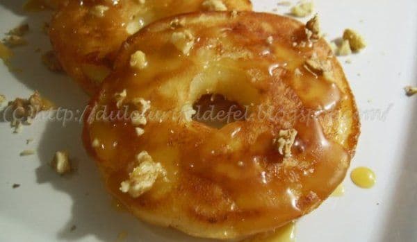 Mere prăjite cu nucă și caramel