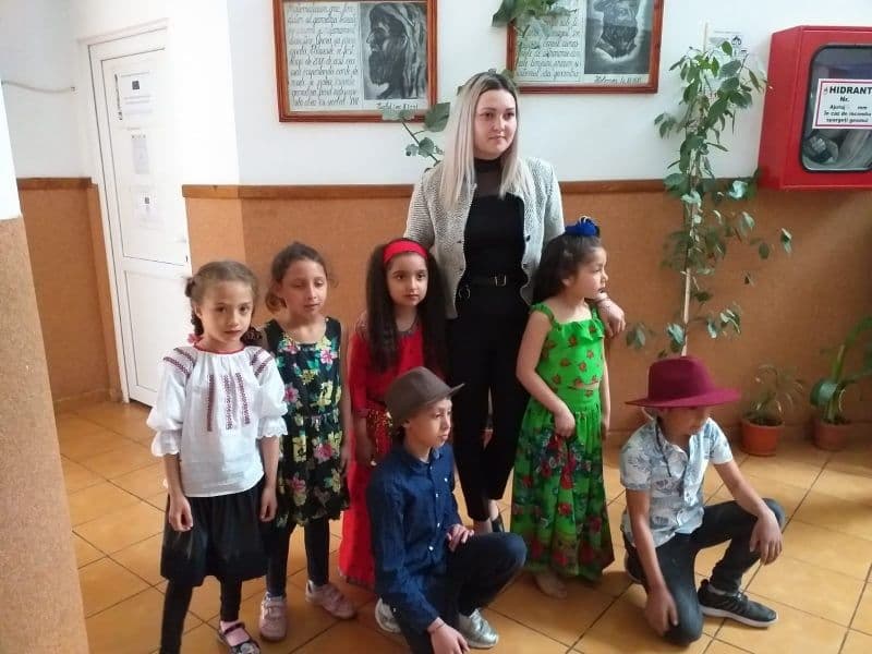 Ziua Internaţională a Romilor sărbătorită la Școala Gimnazială „Stefan cel Mare” Dorohoi - FOTO