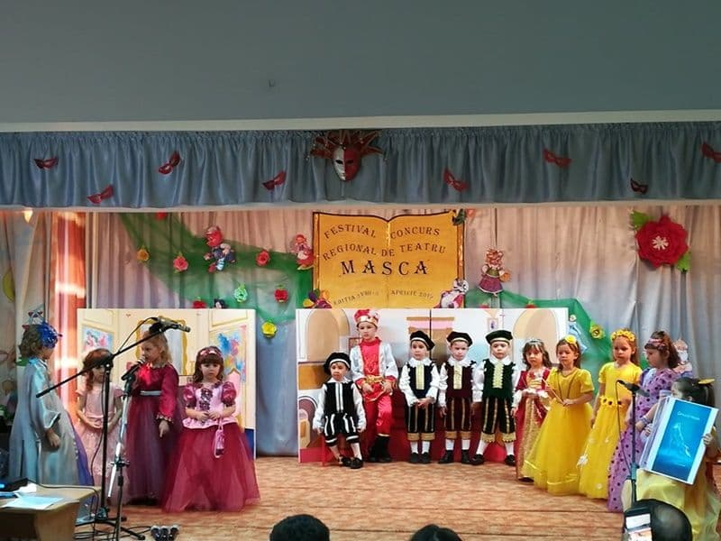 Festival Regional de Teatru la Grădinița „Ștefan cel Mare și Sfânt” Dorohoi - ediția a VIII a - FOTO