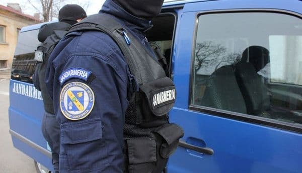 Scandal iscat într-un bar din Dorohoi, aplanat de jandarmi. Scandalagii au fost transportați la spital