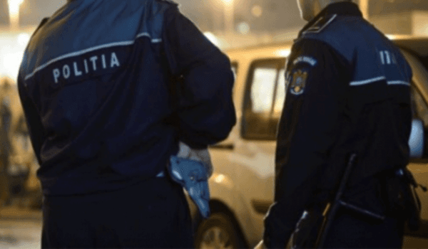 Doi tineri din Botoșani cercetaţi pentru distrugerea unui autoturism