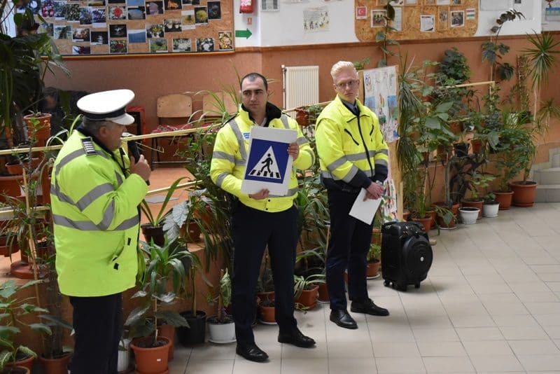 „Reguli de circulație” activitate în cadrul Școlii Altfel desfășurată la Școala Gimnazială Ștefan cel Mare Dorohoi - FOTO