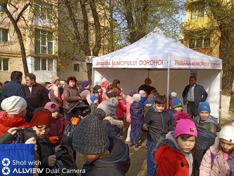 Natura înseamnă VIAȚĂ. Protejați-o! Acțiune de amploare a elevilor Școlii „Mihail Kogălniceanu” Dorohoi - FOTO