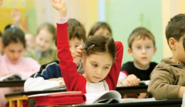 Se anunţă noi schimbări în Educaţie. Sunt vizaţi toţi elevii!