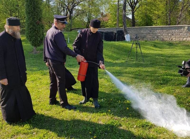 Bisericile din Botoșani, verificate de pompieri înainte de Paște - FOTO